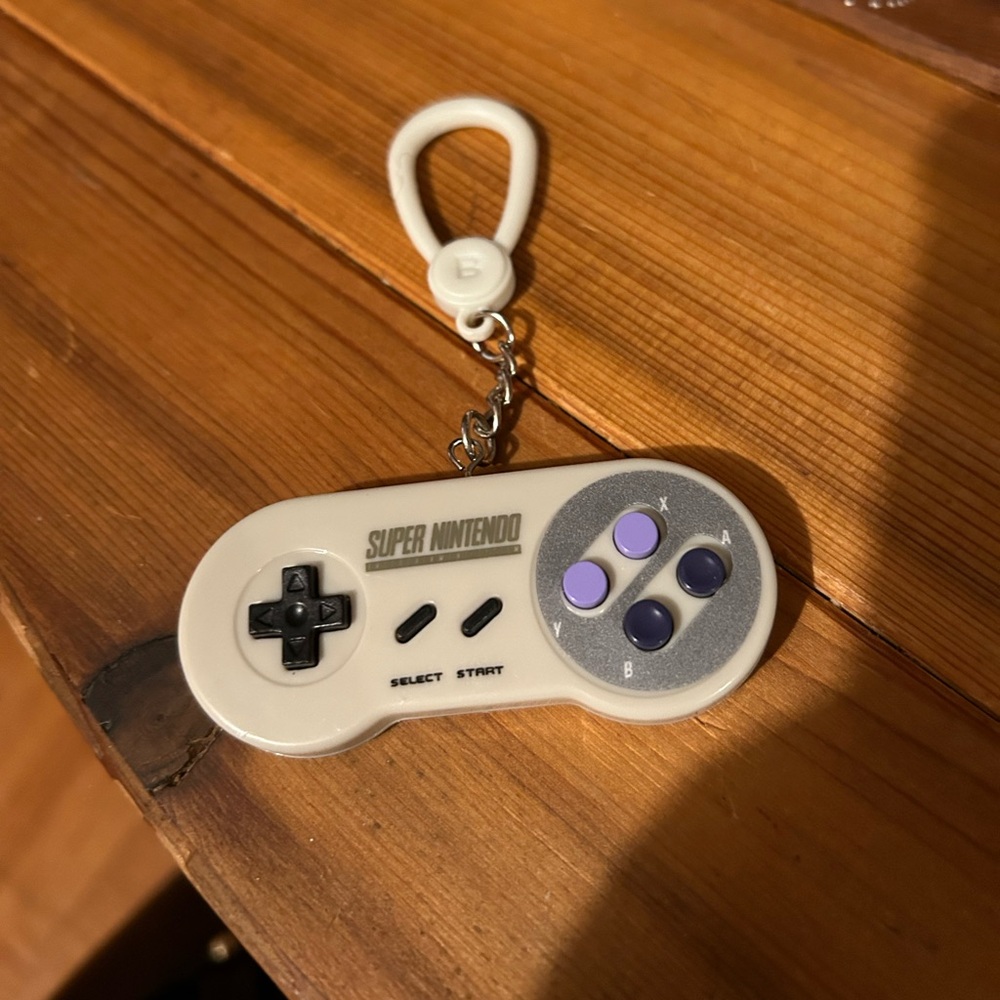(RE-LIST) NES controller keychain backpack buddies